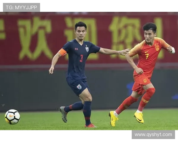 汶马探赛后与海港助教约翰互换队服 曾在横滨并肩作战 汶马探赛后与海港助教约翰互换队服 曾在横滨并肩作战